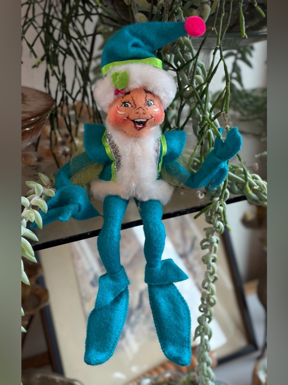 Whimsical Elf Posable Annalee 2012 Holiday Collectible Shelf Sitter Felt Fur